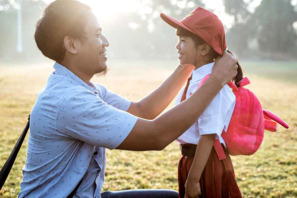 Gerakan Ayah Mengantar Anak di Hari Pertama Sekolah, Ayah: Banyak Keuntungan—Sederhananya Adaptasi