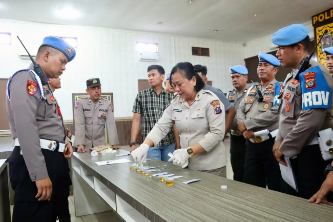 Bid Propam Polda Sumut Periksa Disiplin Personel Polres Pelabuhan Belawan:  Tes Urine hingga Sikap Tampang Diperiksa!