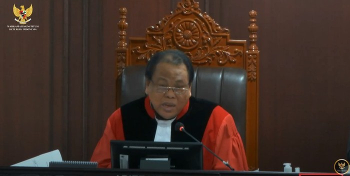Seorang Hakim MK Mengatakan Tugas Guru Berat: Mengajar Sampai Nyebokin