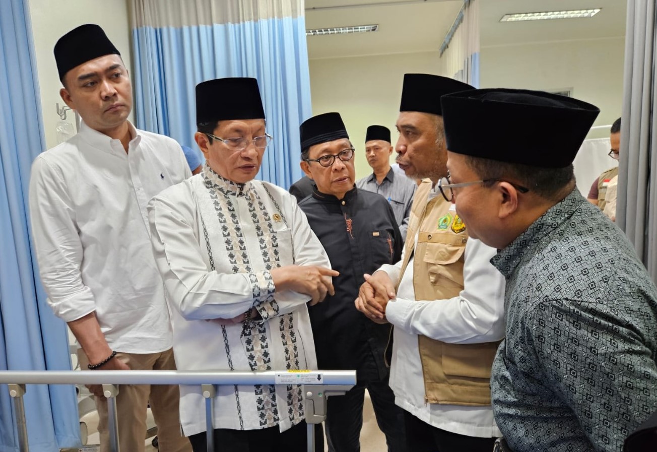 Jenguk Korban Robohnya Bangunan Majelis Taklim di Bogor, Menag Berikan Bantuan untuk Pembangunan kembali Bangunan yang Runtuh