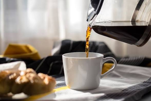 Ngopi Saat Perut Kosong? Ini Alasan Mengapa Kebiasaan Pagi Itu Bisa Mengganggu Hormon Wanita