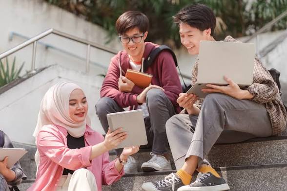 Dari Iseng Jadi Penghasilan: Cara Mahasiswa Mengubah Hobi Jadi Cuan Nyata