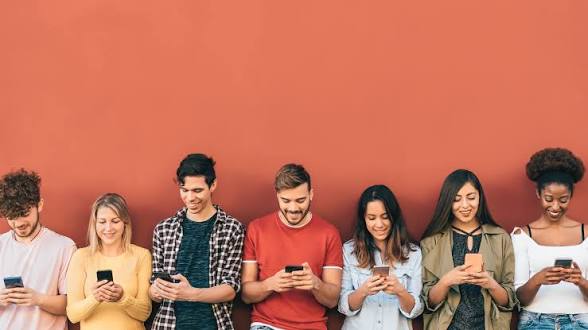 Bebas atau Stabil? Menimbang Pilihan Freelance vs Kerja Kantoran di Era Modern