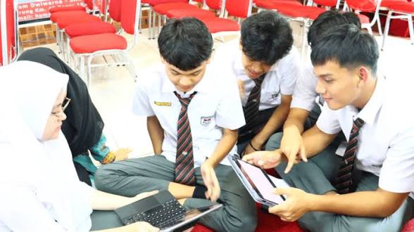 Antara Ilmu dan Keterampilan: Apa yang Sebenarnya Dibutuhkan Industri?