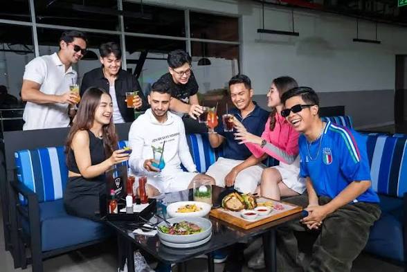 Nongkrong Biar Nggak Ketinggalan: Gaya Hidup atau Tekanan Sosial?