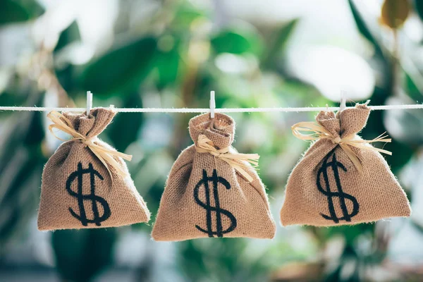 Investasi atau Menabung, Mana yang Sebaiknya Didahulukan?