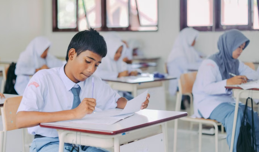 Jabar Sakola Gratiskan SPP Sekolah Swasta, Ada Bantuan Seragam hingga Ongkos untuk Siswa Kurang Mampu