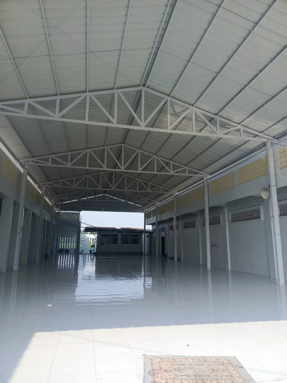 Aula Baru Asrama Putra Pondok Pesantren Wirausaha Kebon Cinta Ciwaringin Cirebon Siap Digunakan untuk Pengajian dan Kegiatan Serbaguna
