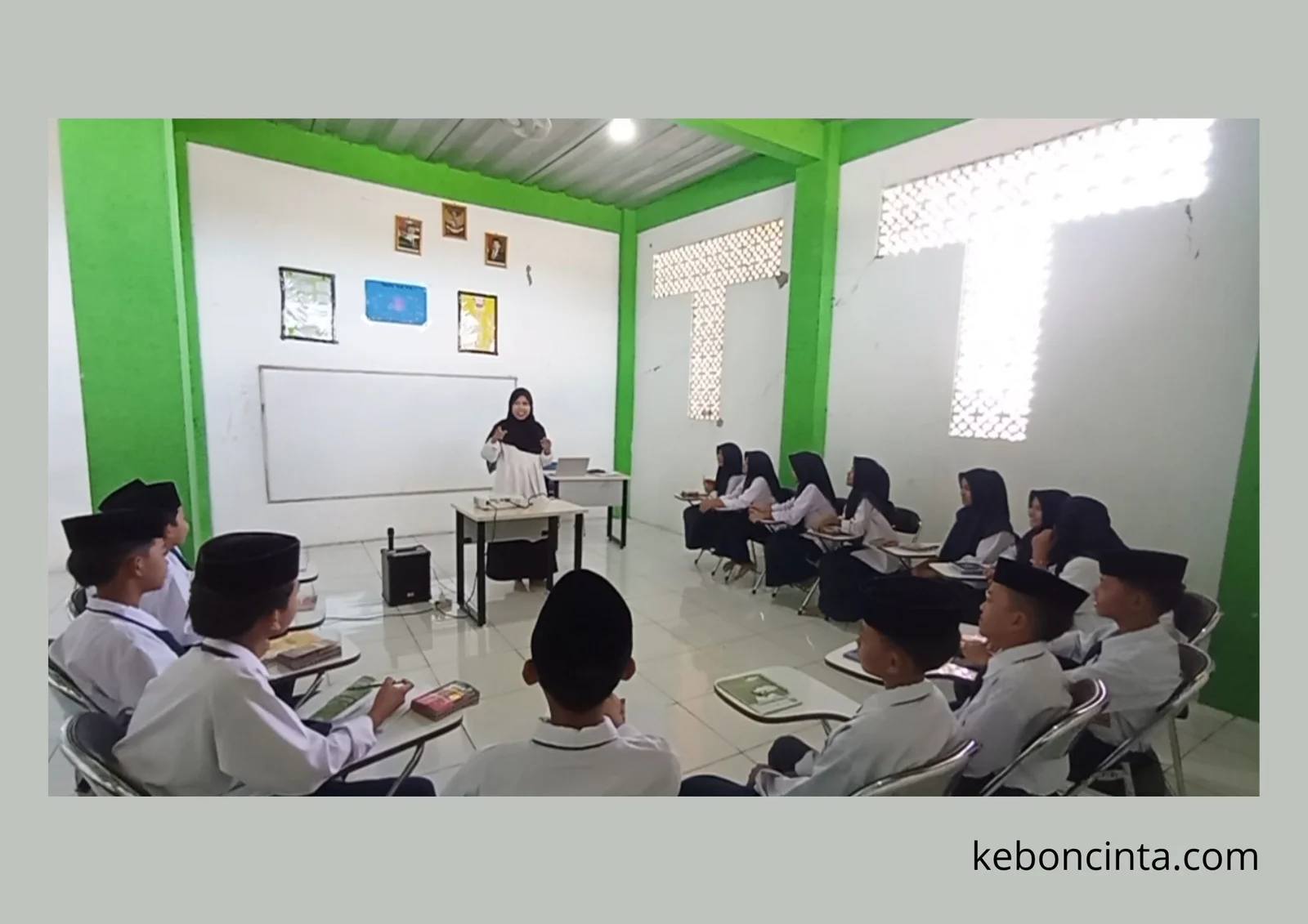 Kenapa Kita Berisik Saat Guru Menjelaskan, Tapi Diam Saat Disuruh Bertanya?