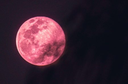 Mengungkap Keunikan Bulan sebagai Satelit Alami Bumi