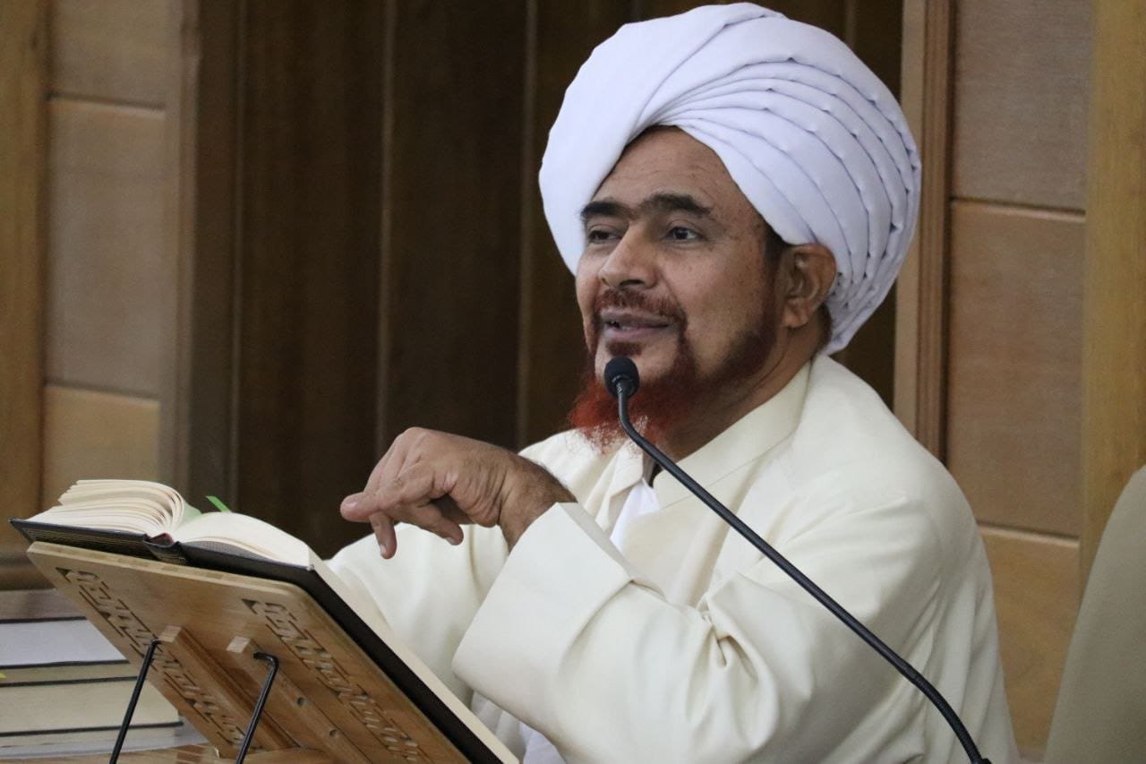 Pentingnya Menjaga Kesucian Perempuan dalam Berpakaian: Sebuah Renungan dari Kalam Habib Umar bin Hafidz