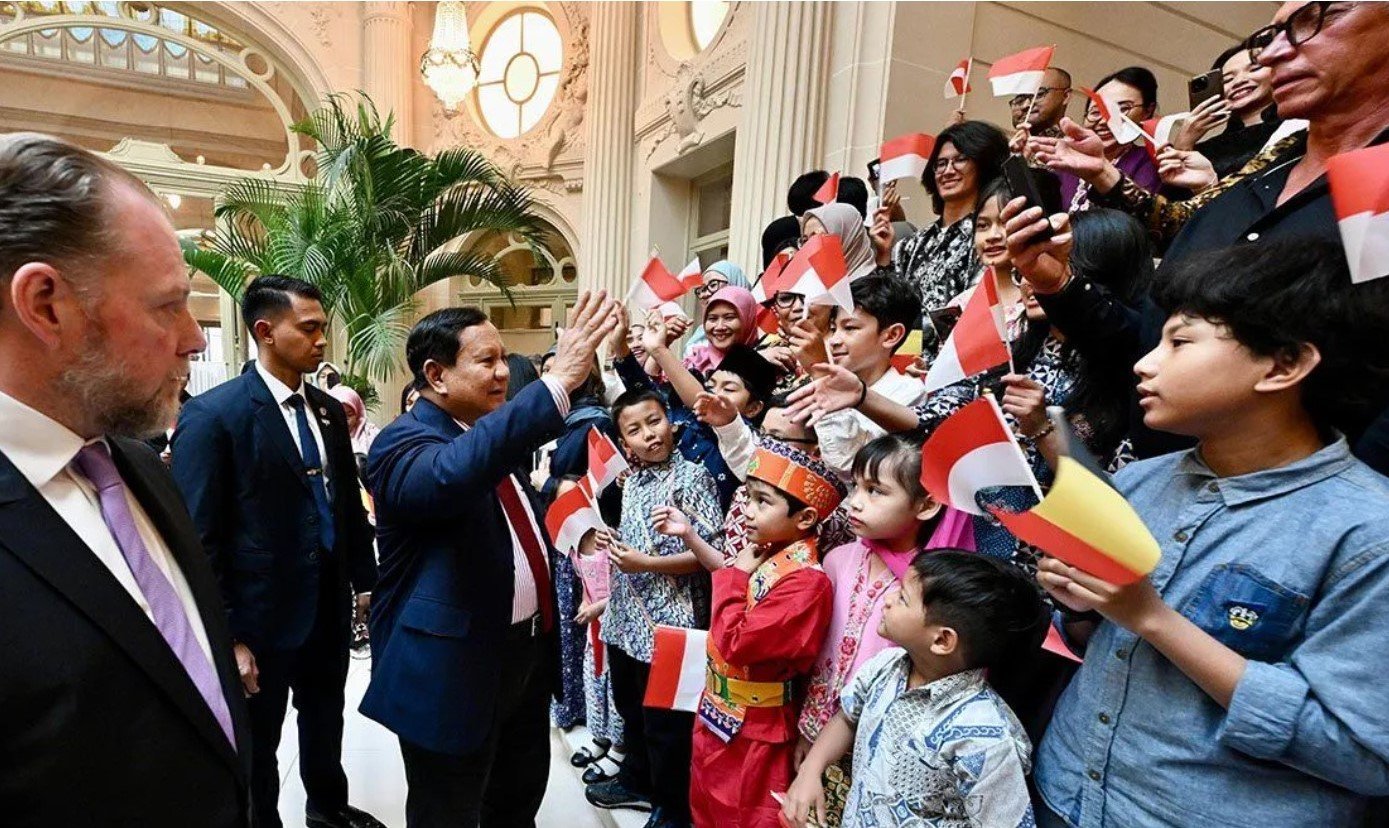 Diaspora Indonesia Sambut Kedatangan Presiden Prabowo Subianto di Belgia dengan Penuh Keakraban