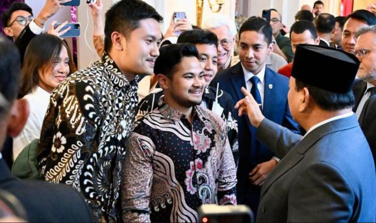Suasana Hangat dan Akrab Warnai Pertemuan Presiden Prabowo dengan Diaspora Indonesia di Prancis
