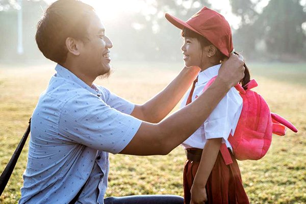 Gerakan Ayah Mengantar Anak di Hari Pertama Sekolah, Ayah: Banyak Keuntungan—Sederhananya Adaptasi