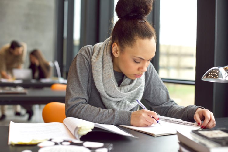 Mengenal Present, Past, dan Future Continuous Tense untuk Memberi Informasi yang Tepat