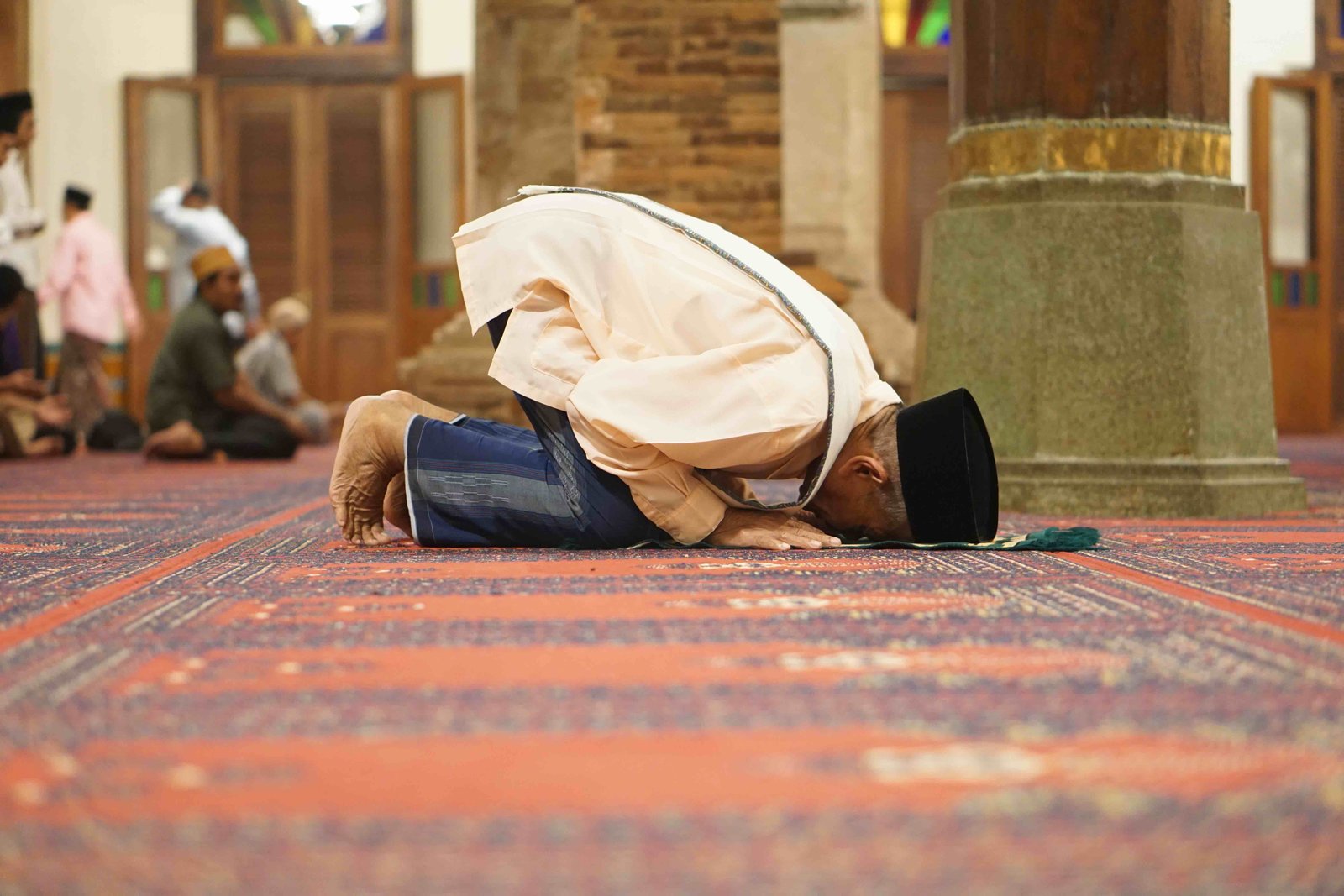 Manfaat Sholat bagi Umat Islam: Menyentuh Aspek Spiritual, Fisik, dan Sosial