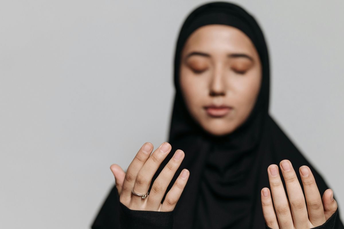 Doa, Harapan, dan Afirmasi: Tiga Bahasa Batin yang Sering Disamakan, Padahal Berbeda