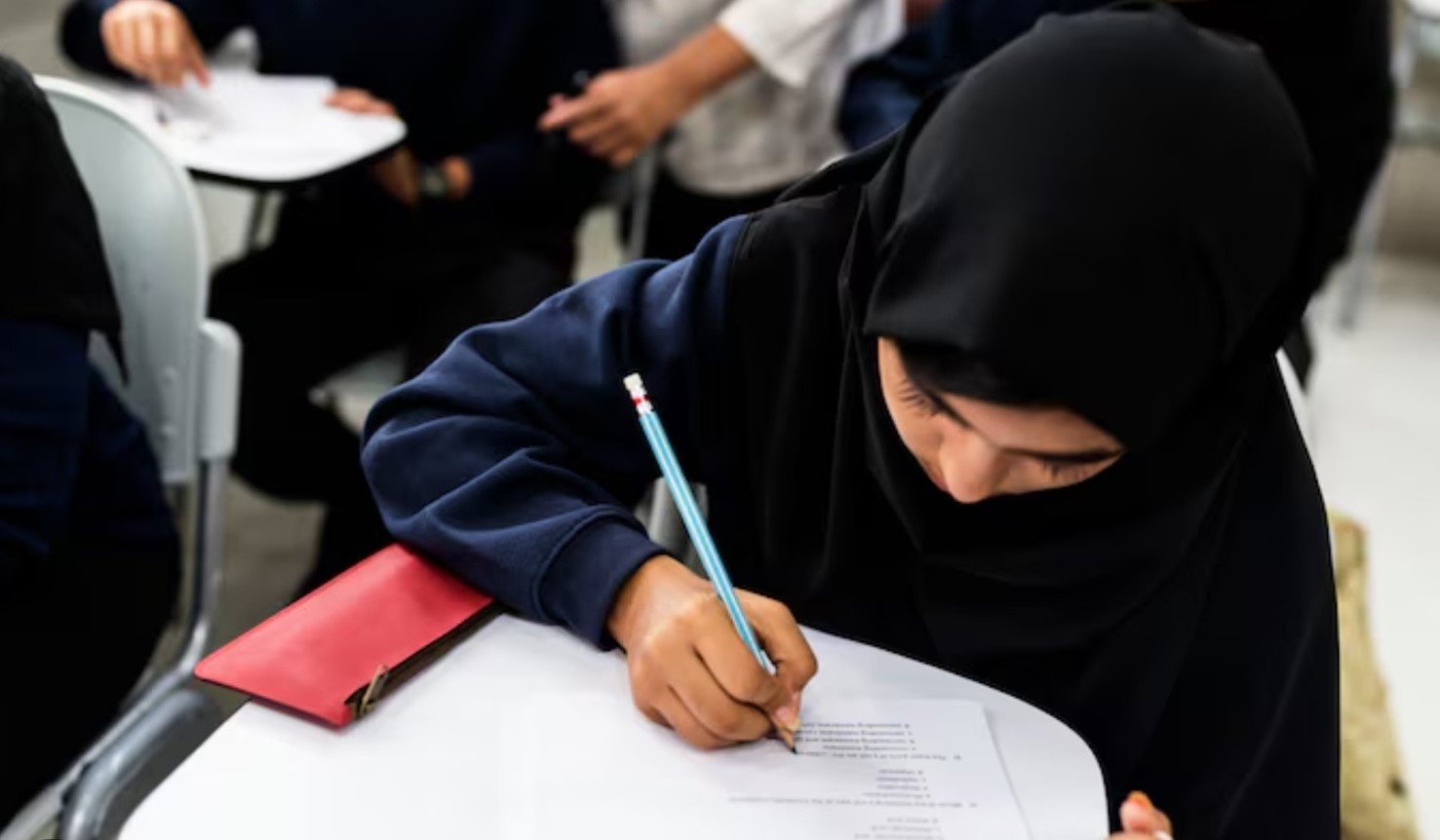 Literasi Sastra TKA Bahasa Indonesia: Cara Memahami Makna Tersirat Puisi untuk Berpikir Kritis