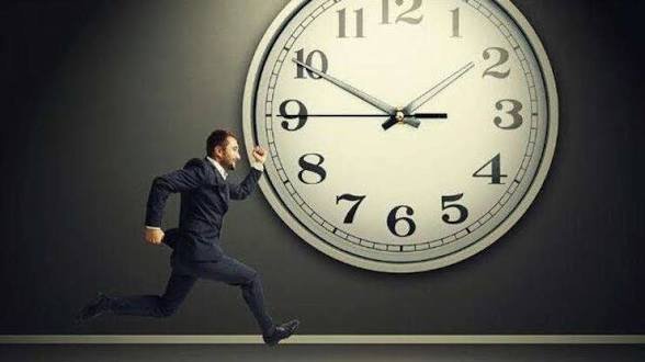 Dikejar Waktu atau Dikejar Ekspektasi? Mengapa 24 Jam Selalu Terasa Kurang