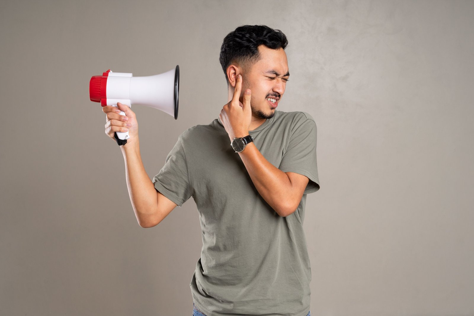 Di Tengah Ramai Suara, Kita Kehilangan Seni Mendengarkan: Keterampilan Sederhana yang Kini Semakin Langka