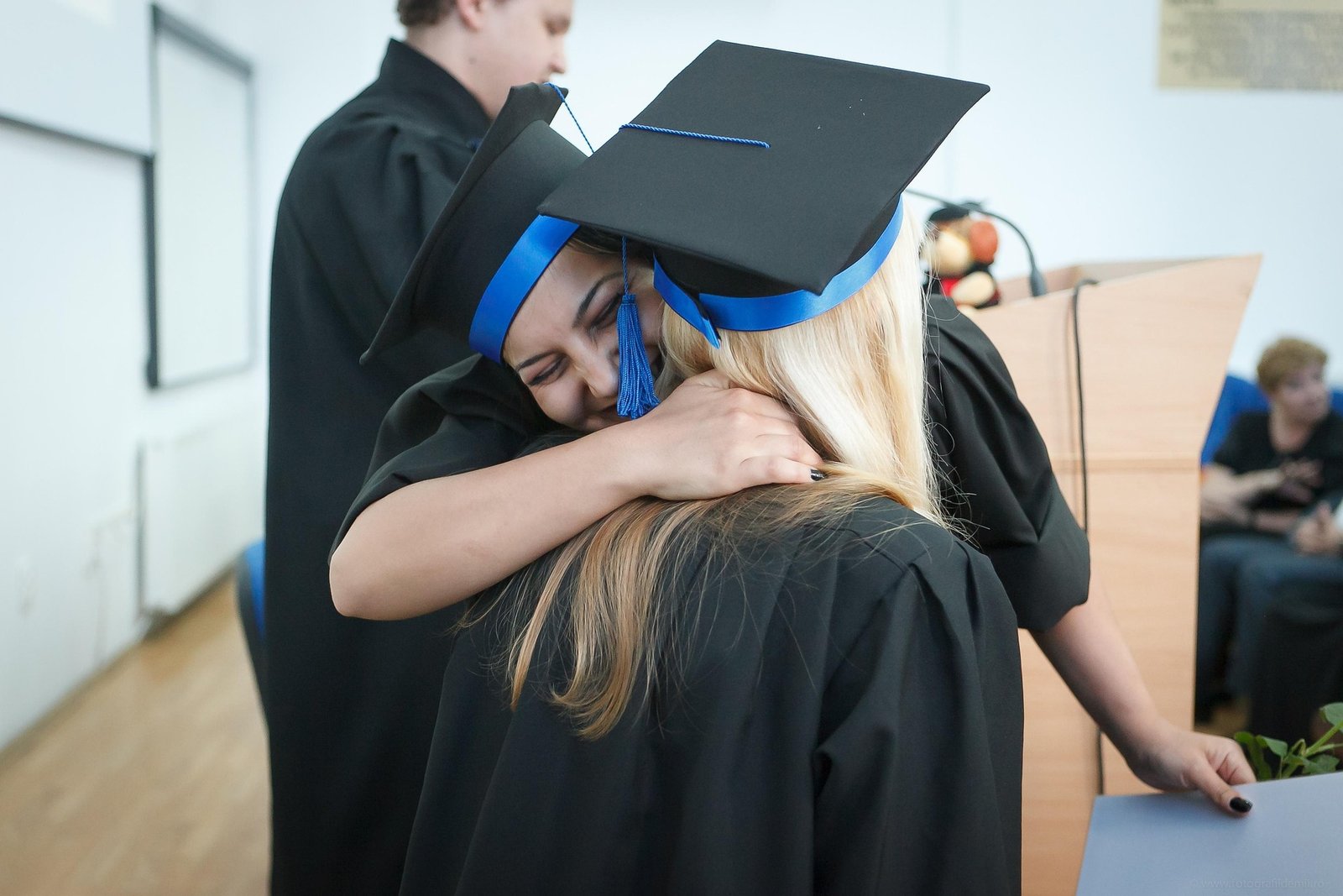 Mengapa Foto Wisuda Selalu Penting? Menelusuri Asal-Usul Tradisi Mengabadikan Hari Kelulusan
