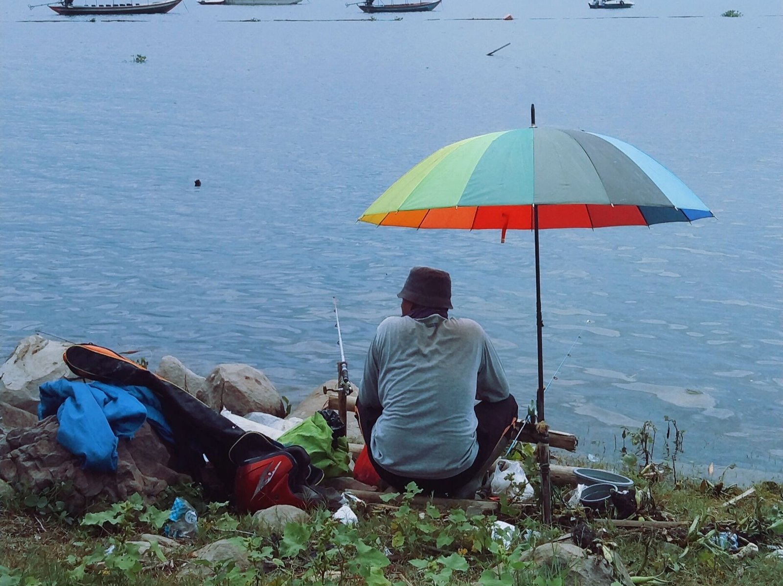 Dari Simbol Raja hingga Teman Musim Hujan: Perjalanan Panjang Payung Menjadi Milik Semua Orang