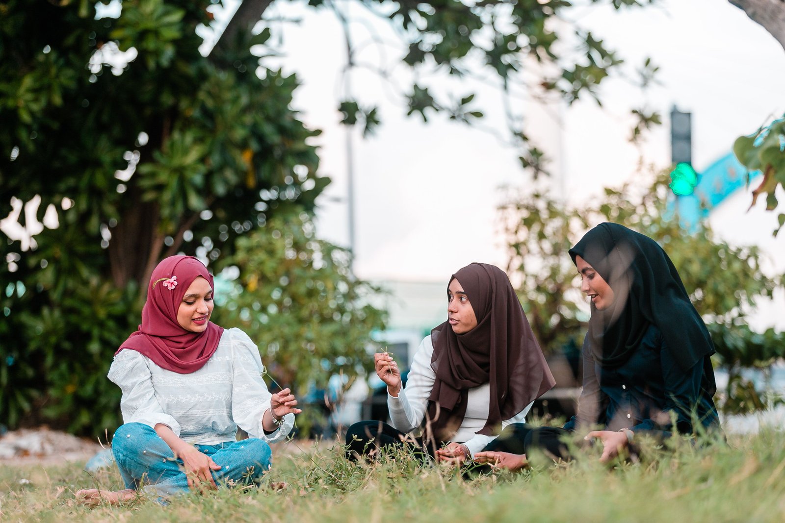 Ketika Kita Merasa Dekat dengan Orang yang Tidak Pernah Mengenal Kita: Fenomena Hubungan Parasosial