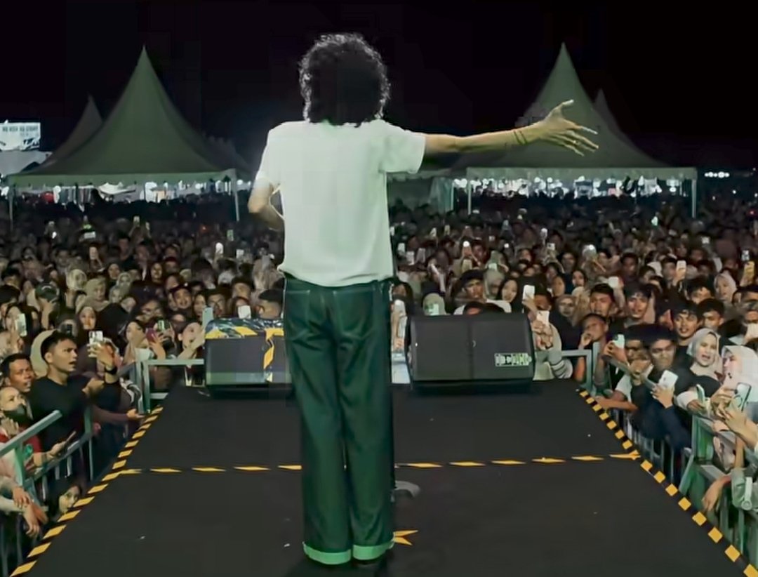 Kisah Haru di Balik Lagu "Sesi Potret": Kolaborasi Enau dan Ari Lesmana Mengangkat Kekhawatiran Kehilangan Keluarga