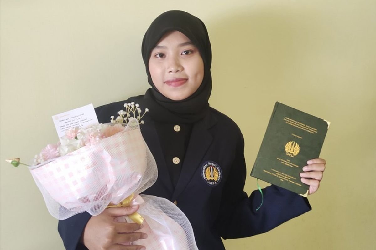 Prestasi Robot Terbang Antar Mar’atus Suci Jadi Lulusan Terbaik Fakultas Teknik Unesa