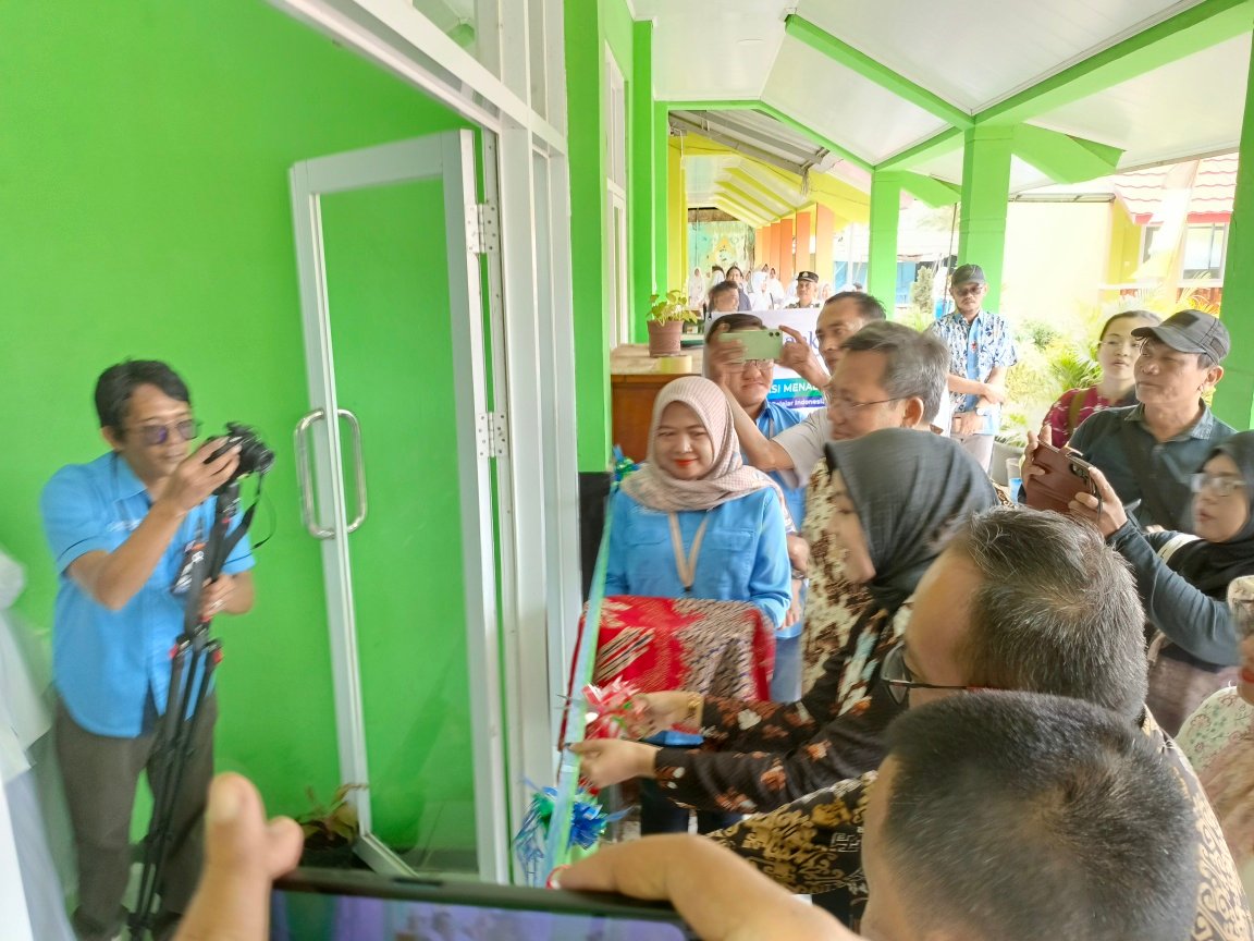 Tingkatkan Literasi Keuangan dan Wadah Kreativitas Siswa, SMPN 2 Suranenggala Buka Bank Mini di Sekolah