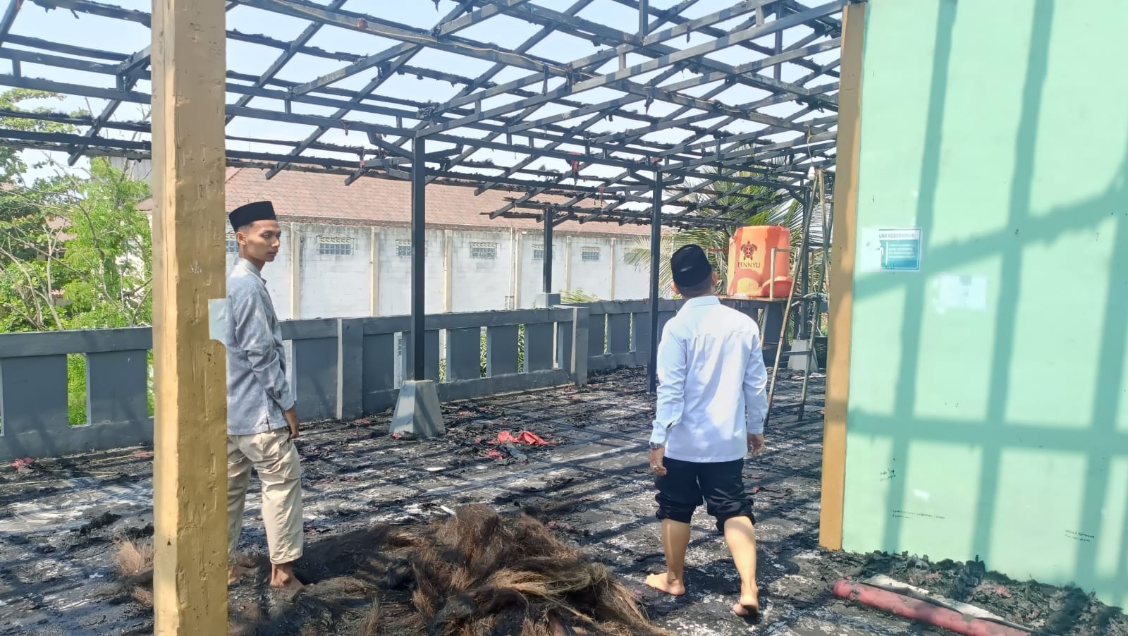 Tangis dan Ketabahan di Antara Puing Musibah: Kemenag Cirebon Usap Duka Santri Ponpes Kebon Melati Pasca-Kebakaran