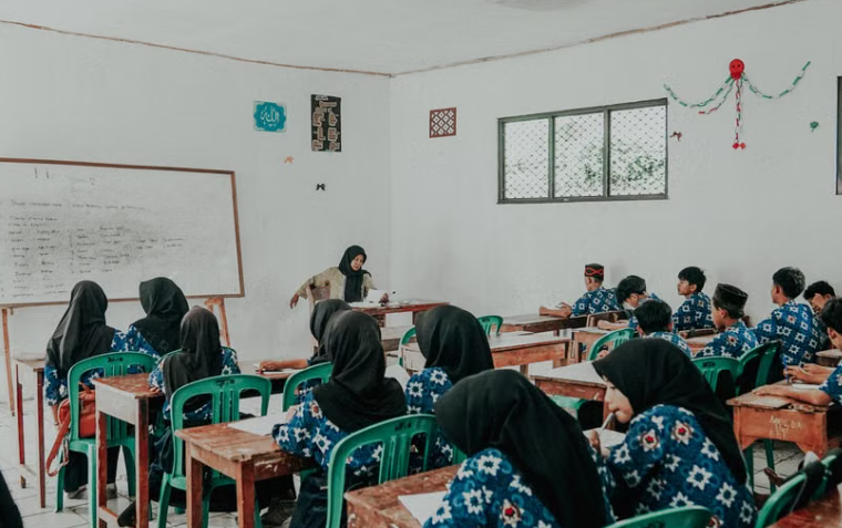 Anggaran Pendidikan Tembus Rp574,2 Triliun, Rp184,3 Triliun Mengalir untuk Siswa dan Mahasiswa