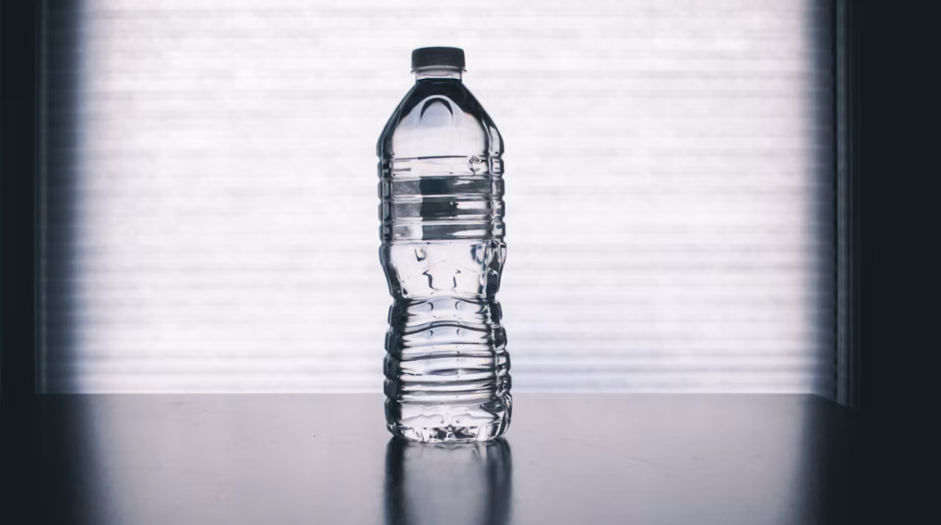 Jangan Asal Isi Ulang, Ini Cara Membersihkan Botol Minum Plastik yang Benar