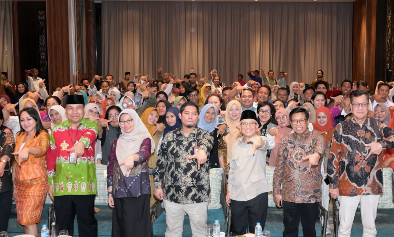 Kemendikdasmen Targetkan 75.974 PAUD Terima Papan Interaktif Digital, Guru Mulai Dilatih Gunakan Teknologi