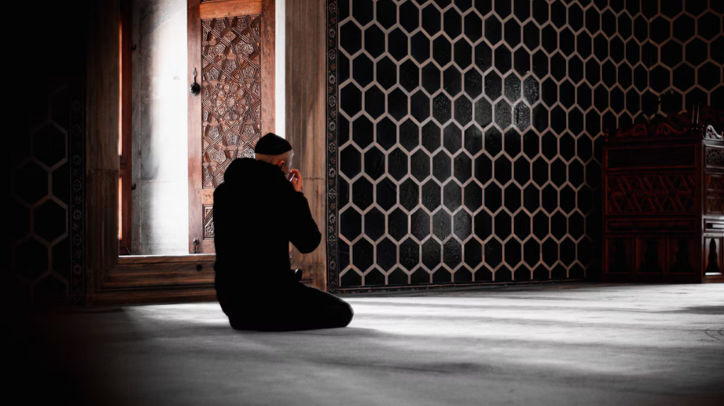 5 Keutamaan Salat Tahajud yang Istimewa, dari Mendekatkan Diri kepada Allah hingga Penghapus Dosa