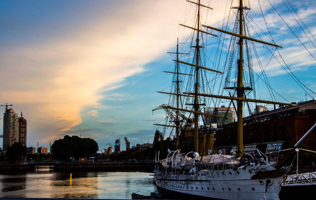 KRI Dewaruci Singgah di Cirebon, Pelindo Dorong Pelabuhan Jadi Destinasi Wisata Sejarah