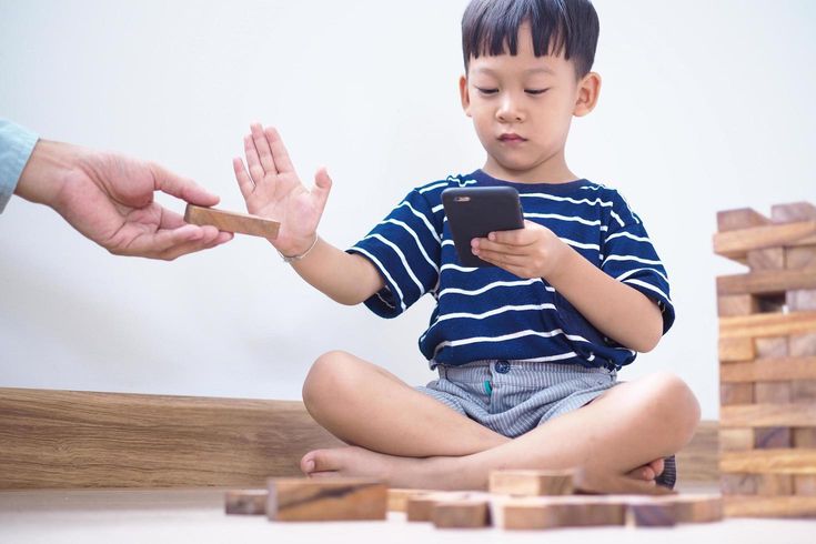 Anak Terlalu Sering Main Gadget? Coba 8 Aktivitas Seru Ini untuk Mengurangi Waktu Layar