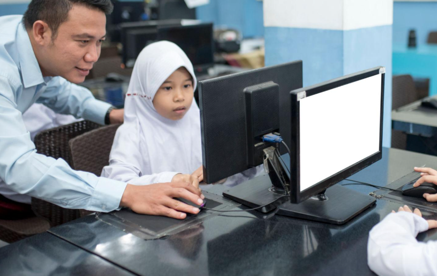 Hari Santri 2026 di Majalengka, Bupati Eman Suherman Ajak Santri Kuasai Teknologi dan Inovasi