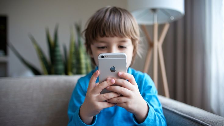 Anak Susah Lepas dari HP? Kenali 5 Penyebab Kecanduan Gadget dan Cara Mengatasinya Sejak Dini!