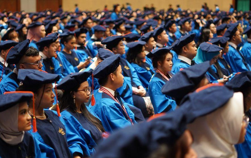 UGJ Cirebon Gelar Wisuda ke-78, Ratusan Lulusan Didorong Kuasai AI dan Bersaing di Dunia Kerja