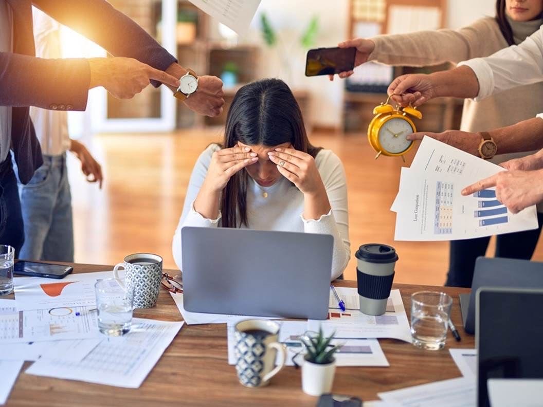 Baru Kerja Sebentar Sudah Terdistraksi? Coba 5 Teknik Ini agar Freelancer Lebih Fokus!