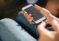 Sering Menunda Charge HP sampai 1 Persen? Kebiasaan Ini Bisa Menggambarkan Cara Kamu Menghadapi Situasi Mendesak